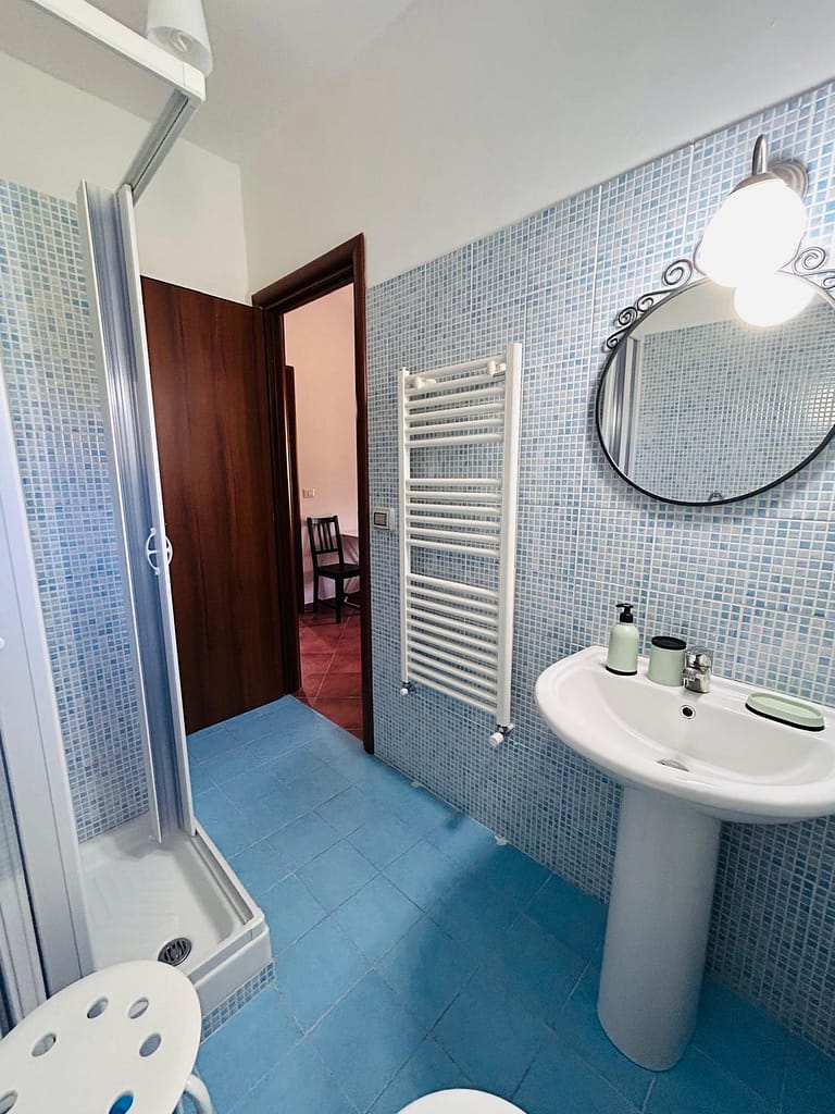 dettaglio del bagno privato all'interno della camera familyla